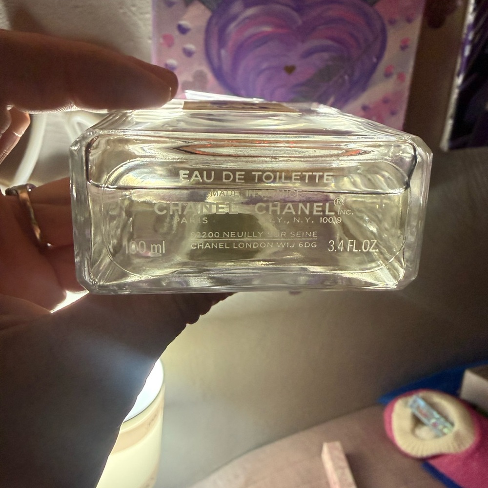 Chanel No.5 L’EAU Paris 3.4 oz almost full🤍 - Picture 2 of 2